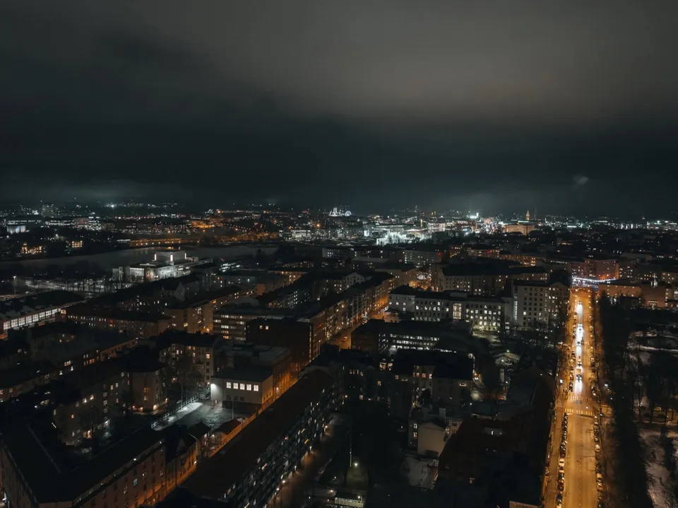 Aerial photograph over water and shoreline